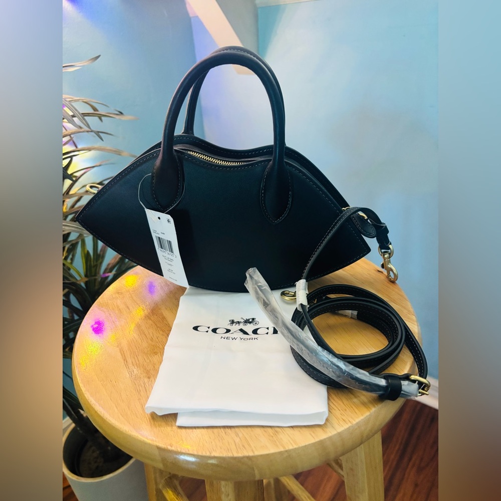 Coach NWT Runway Black Lip Shaped Bag